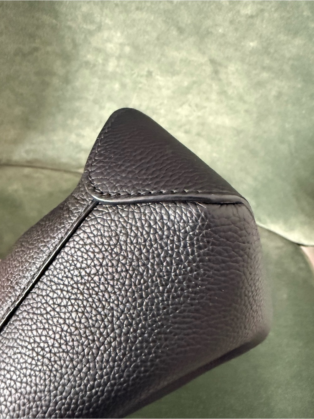 Stow London Mini Curve Crossbody Bag in Leather with Gold Chain Strap - Picture 5 of 13